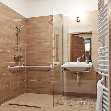 Vadvirag Vendeghaz Izsák